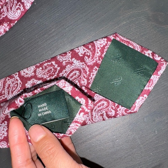 Ralph Lauren Hand made Red Paisley tie - Picture 4 of 5